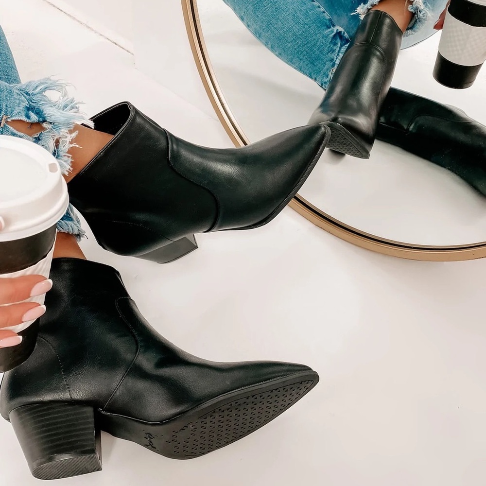 NEW NANAMACS FAUX LEATHER POINTED TOE BOOTIES